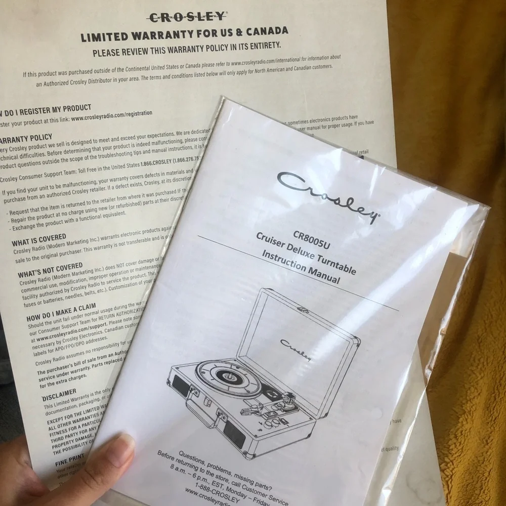 VINYL // Urban Outfitters Crosley Turntable - Picture 10 of 13